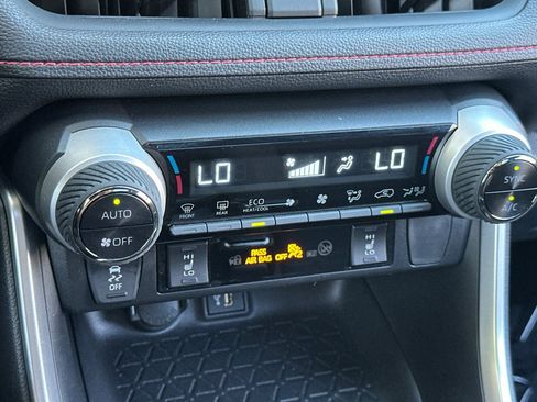 Used 2024 Toyota RAV4 SE w/ Weather & Moonroof Package AWD/4WD image 17