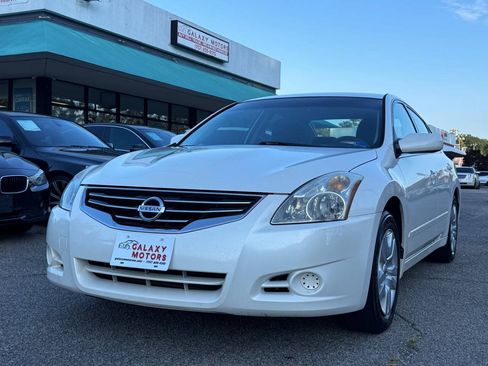 Used 2010 Nissan Altima 2.5 S FWD image 1