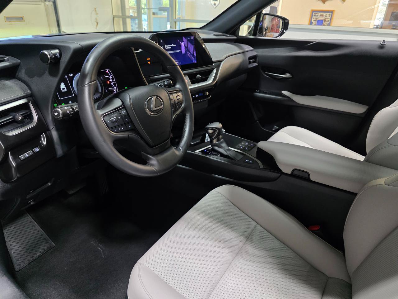 Used 2024 Lexus UX 250h F Sport FWD image 16