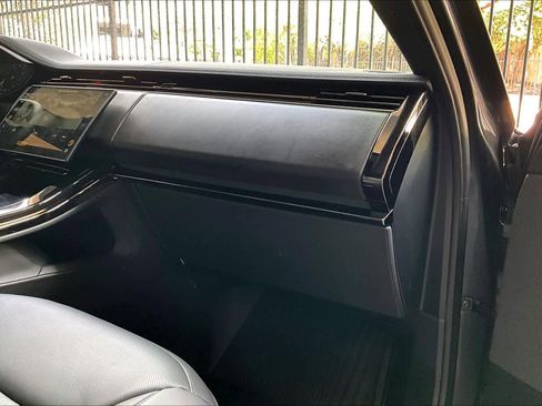 Used 2025 Land Rover Range Rover Sport Dynamic SE image 18