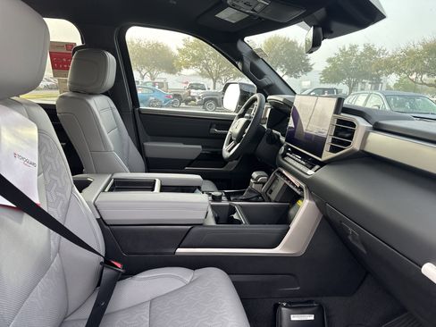 New 2025 Toyota Tundra Limited image 31