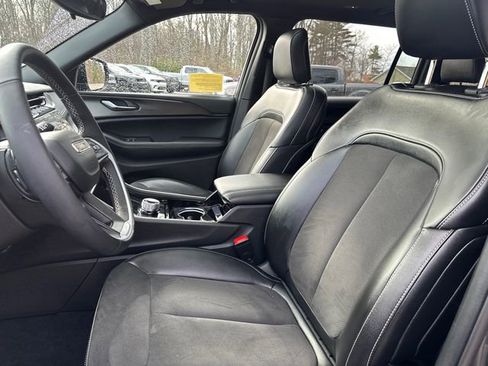 Used 2023 Jeep Grand Cherokee L Laredo image 40