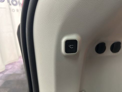 Used 2020 Jeep Cherokee Limited image 38