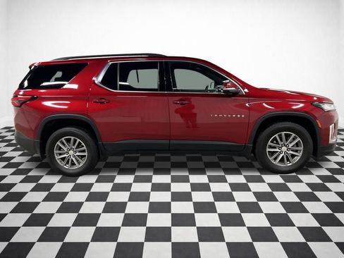 Used 2023 Chevrolet Traverse LT image 2