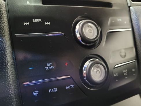 Used 2013 Ford Taurus SEL image 33