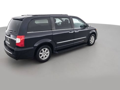 Used 2011 Chrysler Town & Country Touring w/ Security Group image 5
