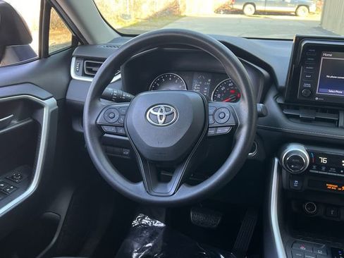Used 2020 Toyota RAV4 XLE image 18