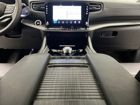 Used 2024 Jeep Wagoneer L Series II image 48