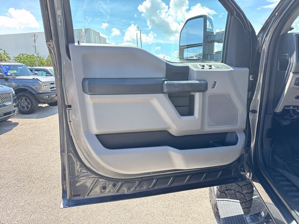 Used 2018 Ford F250 XL w/ Power Equipment Group AWD/4WD image 12