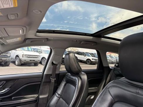 Used 2022 Lincoln Corsair AWD w/ Premium Package image 17
