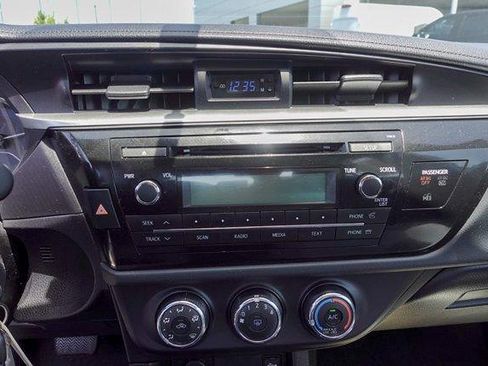 Used 2015 Toyota Corolla L FWD image 17