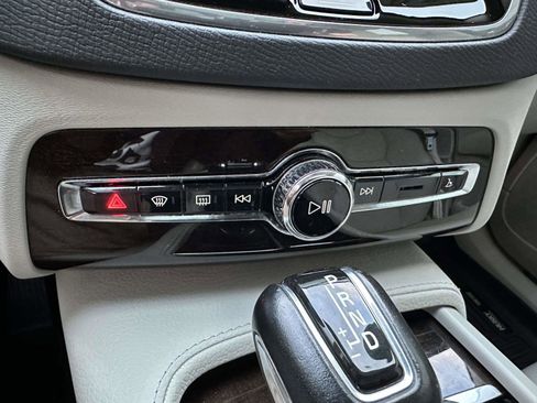 Used 2019 Volvo XC90 T6 Momentum w/ Advanced Package image 30