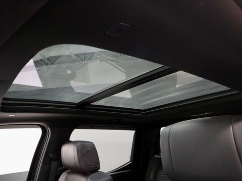 Used 2024 Toyota Tundra Platinum AWD/4WD image 37