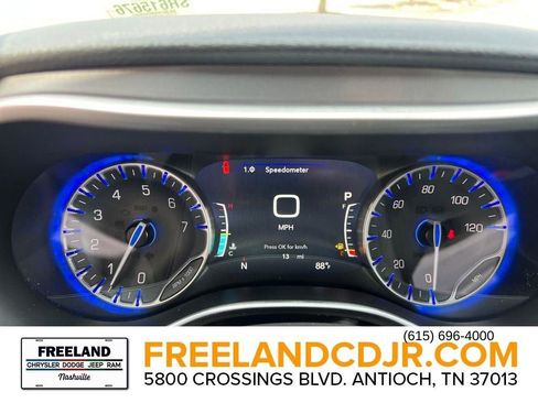 New 2025 Chrysler Pacifica Select image 9