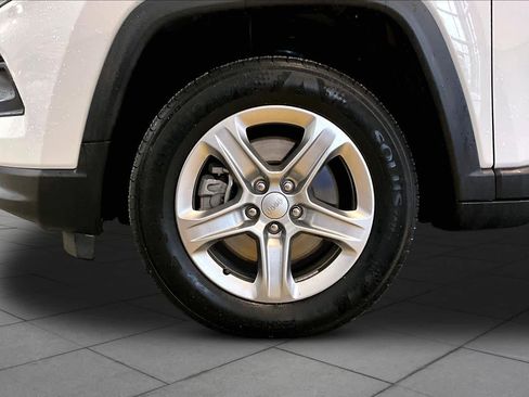 Used 2024 Jeep Compass Latitude AWD/4WD image 11