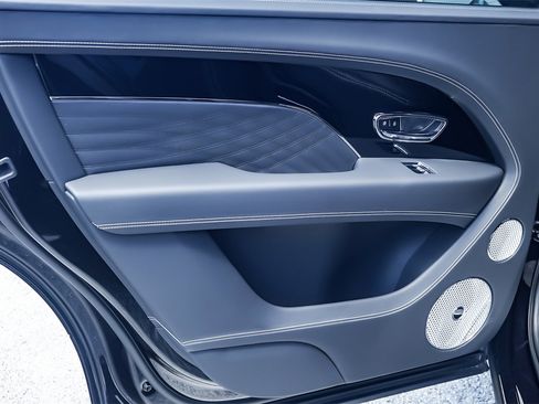 Certified 2024 Bentley Bentayga Extended Wheelbase image 36