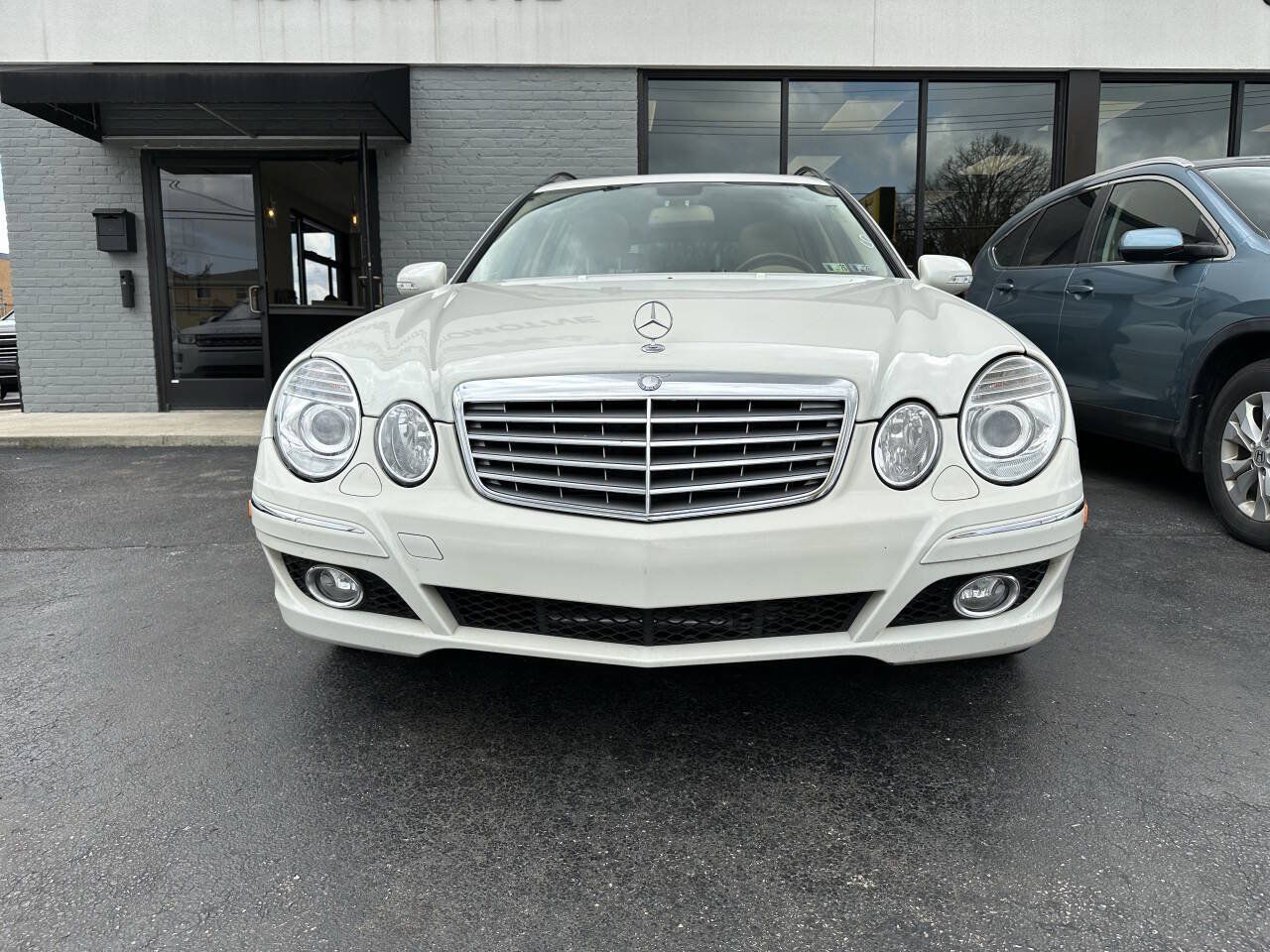 Used 2009 Mercedes-Benz E 350 4MATIC Wagon image 3