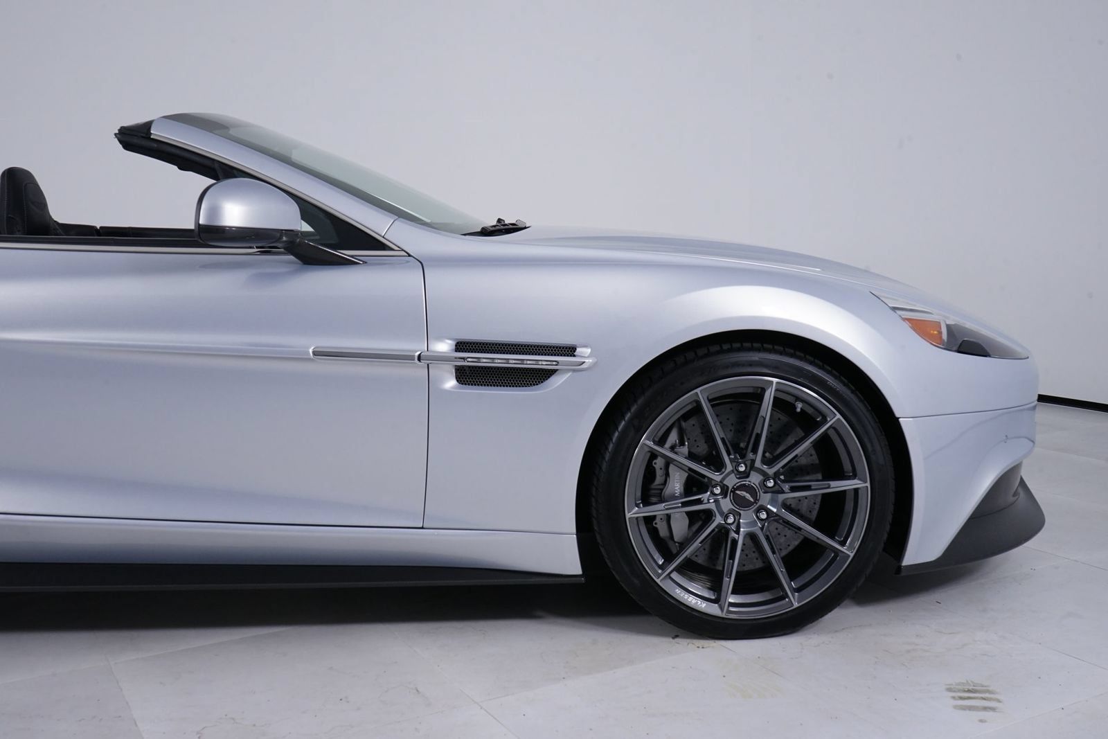 Used 2016 Aston Martin Vanquish Volante RWD image 14