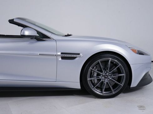 Used 2016 Aston Martin Vanquish Volante RWD image 14