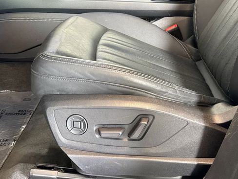 Used 2019 Audi e-tron Premium Plus w/ Cold Weather Package image 18