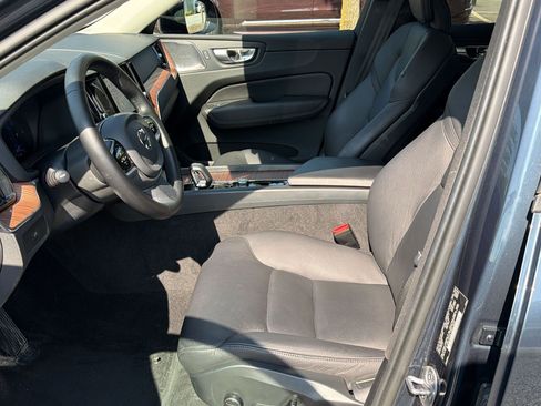 Used 2024 Volvo XC60 B5 Plus w/ Climate Package AWD/4WD image 5