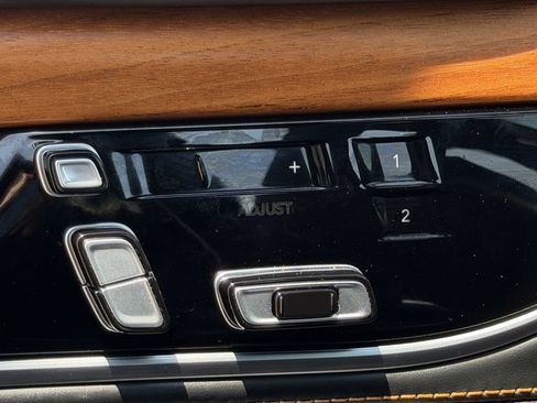 Used 2024 Jeep Grand Wagoneer Series III w/ Rear Seat Video Group 1 AWD/4WD image 24