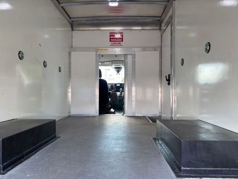 Used 2023 Ford Transit 350 DRW RWD image 31