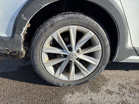 Used 2017 Volkswagen Golf Alltrack SE image 19