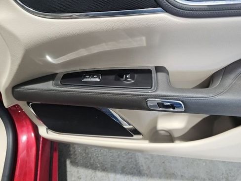 Used 2017 Lincoln Continental Premiere image 23