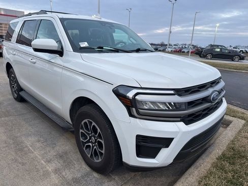 Used 2022 Ford Expedition XLT image 12