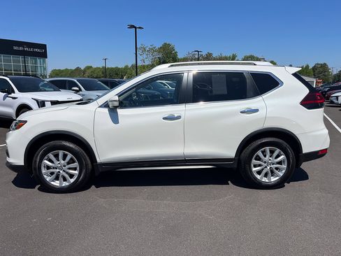 Used 2018 Nissan Rogue SV AWD/4WD image 2