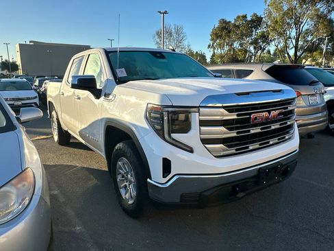 Used 2023 GMC Sierra 1500 SLE image 2