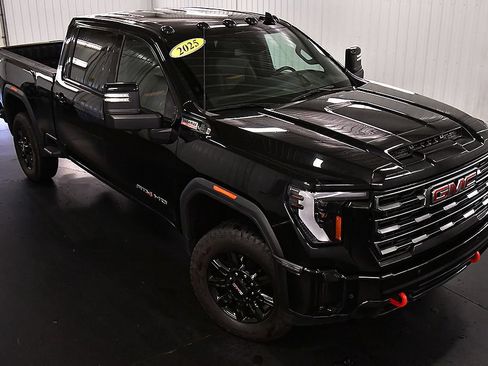 Used 2025 GMC Sierra 2500 AT4 AWD/4WD image 13