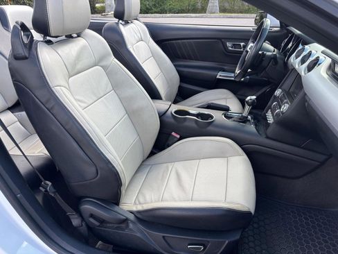 Used 2016 Ford Mustang Premium image 21