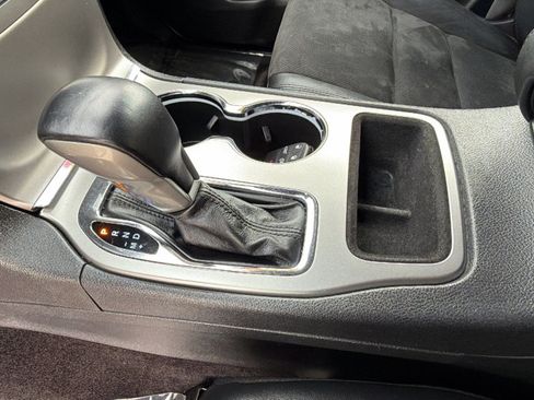 Used 2018 Jeep Grand Cherokee Altitude image 13