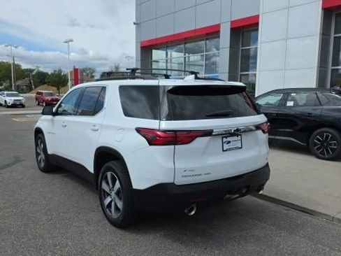 Used 2022 Chevrolet Traverse LT w/ LT Premium Package AWD/4WD image 3