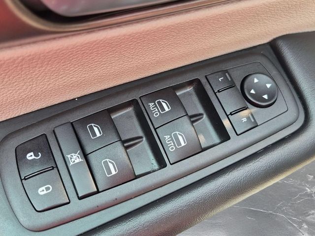 Used 2024 Chrysler Voyager LX FWD image 14