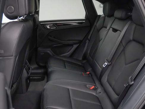 Certified 2026 Porsche Macan AWD/4WD image 18