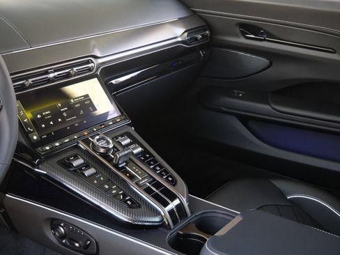 New 2026 Aston Martin V8 Vantage S RWD image 10