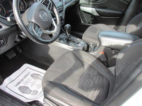 Used 2019 Jeep Cherokee Latitude image 25