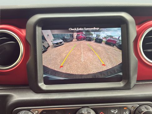 Used 2022 Jeep Wrangler Rubicon w/ Cold Weather Group AWD/4WD image 28