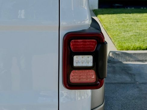 Used 2021 Jeep Gladiator Mojave AWD/4WD image 13