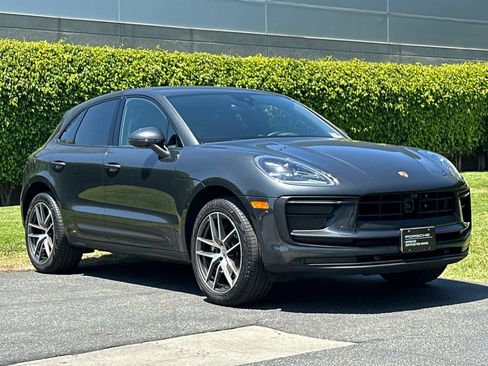 Certified 2025 Porsche Macan AWD/4WD image 10