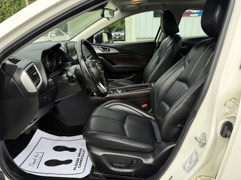 Used 2017 MAZDA MAZDA3 Touring w/ Popular Equipment Package FWD image 7
