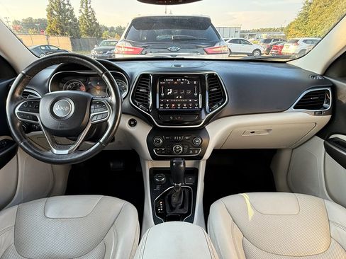 Used 2019 Jeep Cherokee Limited w/ Trailer Tow Group AWD/4WD image 3
