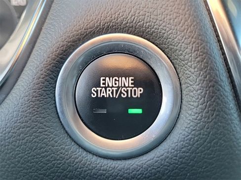 Used 2023 Chevrolet Traverse LT image 30