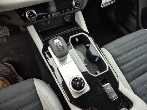 New 2026 Mitsubishi Outlander SE image 38