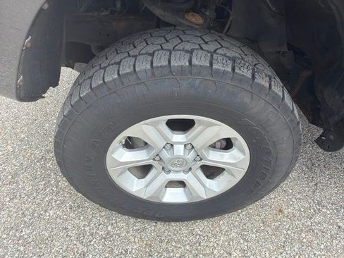 Used 2018 Toyota 4Runner SR5 AWD/4WD image 10