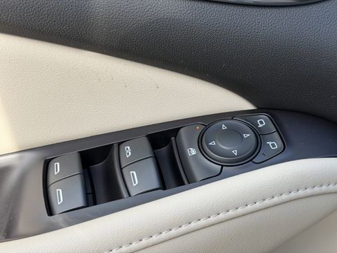 Used 2020 Buick Enclave Essence w/ Sound and Sites Package image 18