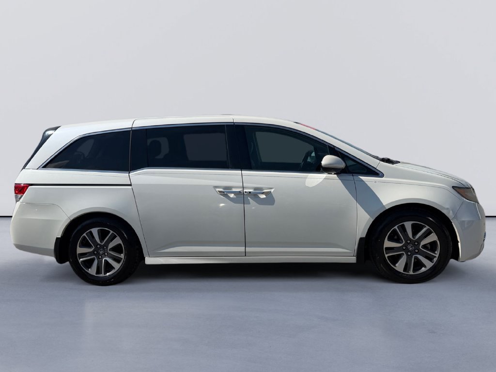 Used 2016 Honda Odyssey Touring Elite image 2